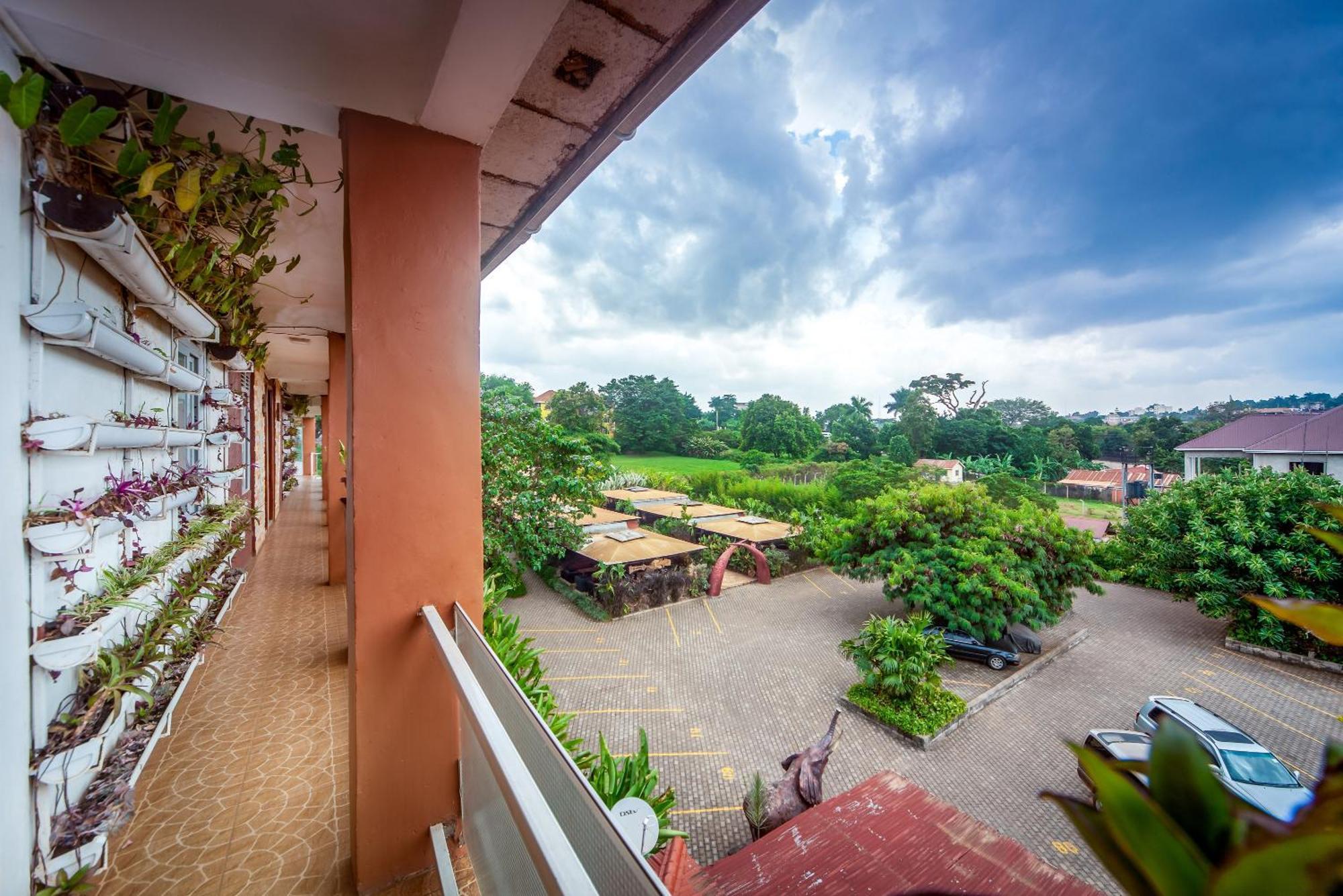 African Tribe Hotel Kampala Dış mekan fotoğraf